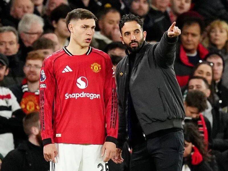 天空体育：曼联利物浦切尔西，全部客场失利，曼城获胜追赶阿森纳