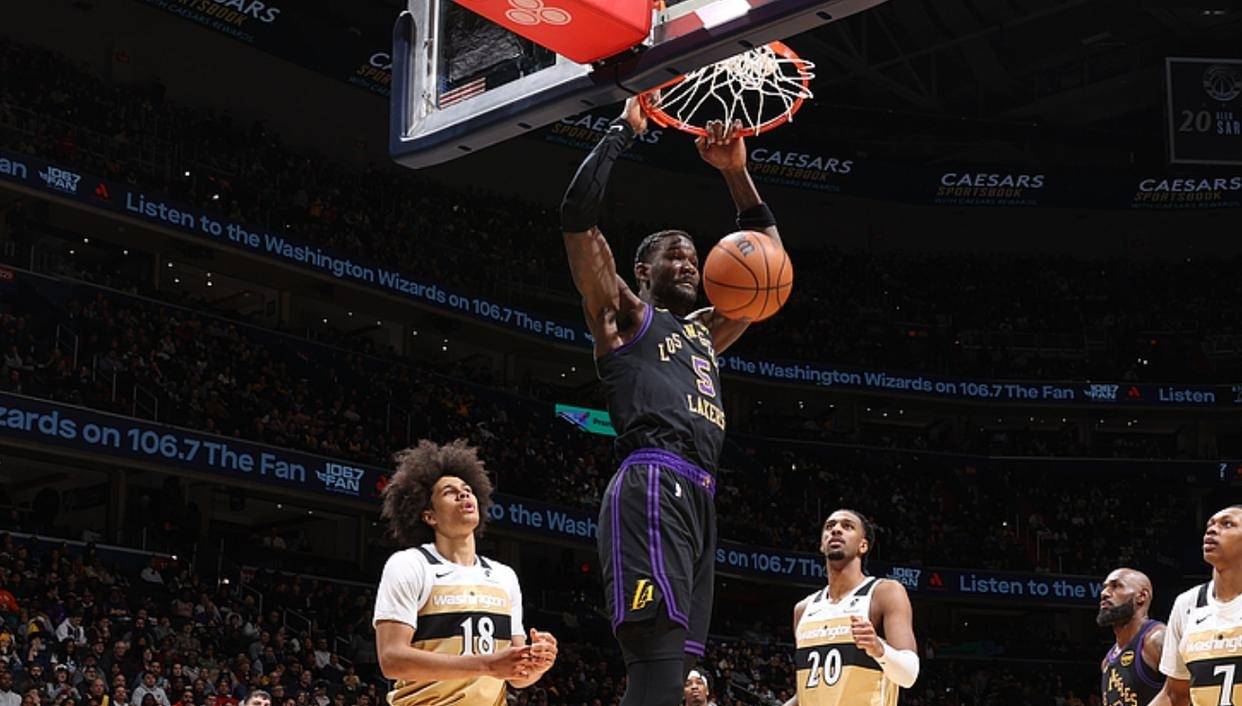 沸腾！湖人142:111大胜破局，混合防守盘活全队，艾顿觉醒太关键