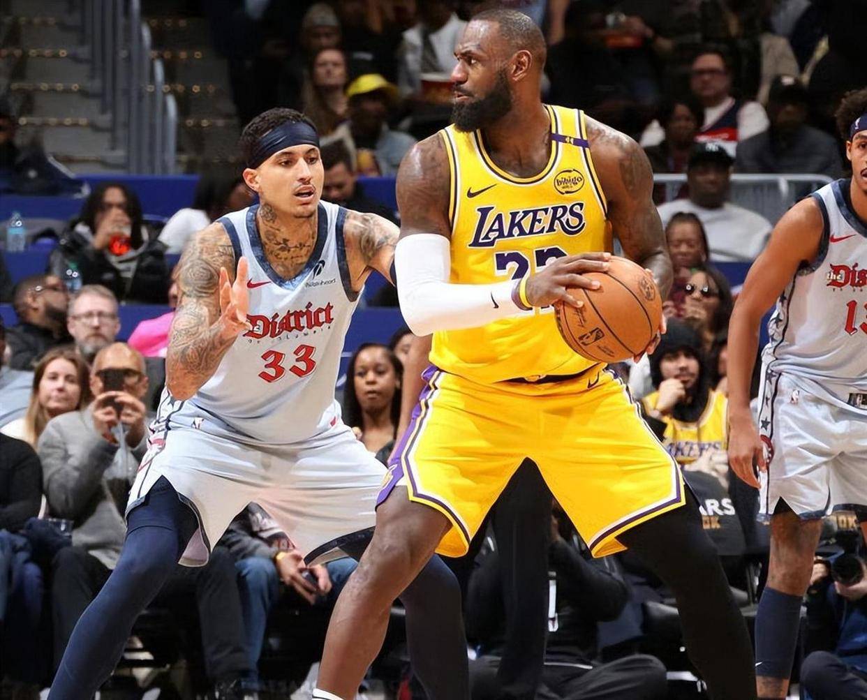 142:111！湖人终于找对了节奏，“混合防守”产生连锁反应，艾顿也清醒了