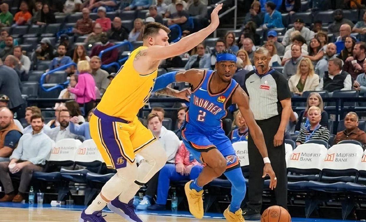 142:111！湖人终于找对了节奏，“混合防守”产生连锁反应，艾顿也清醒了