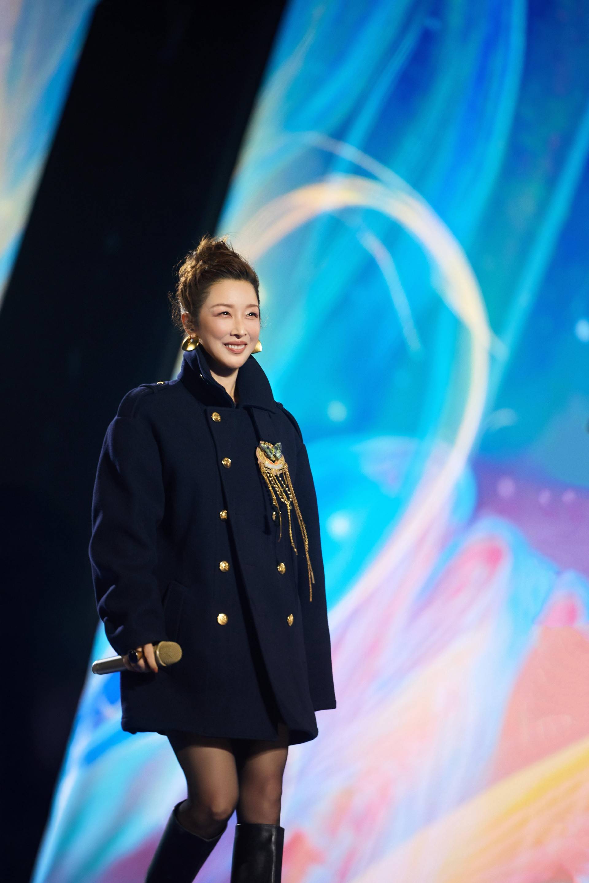 经典焕新声，温暖聚襄阳：孙悦亮相古城晚会引三万观众温情合唱